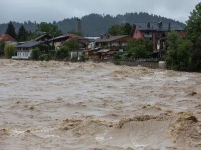 - Deroča reka Sava Tacen.- 04.08.2023. Močno deževje in hude ujme so zajele vso Slovenijo in povzročile hude poplave, plazove in zastoje v prometu..//FOTO: Bojan Velikonja