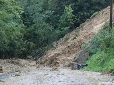 Zemeljski plaz pod planino Osredek<br>