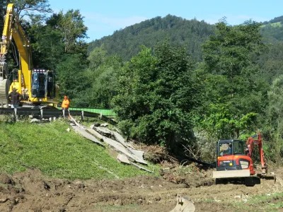 Skofja Loka, Most pri Brodeh.<br>Ministrica za infrastrukturo Alenka Bratusek na ogledu sanacije poskodovane infrastrukture.