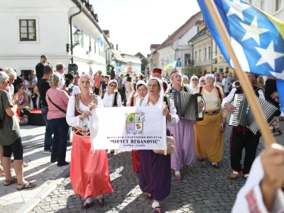 . Kulturno umetniško društvo Mirvet Beganović iz Lučke pri Cazinu.- narodne noše – - 12.09.2022 – Kamnik - 50. Festival Dnevi narodnih noš in oblačilne dediščine 2022 – //FOTO. Bojan Velikonja