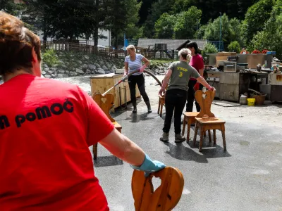 - Zadružni dom Solčava.Solčava - Savinjska dolina- Logarska dolina - odpravljanje posledic poplav – sanacija škode -  - 08.08.2023 – najhujša naravna ujma v zgodovini Slovenije - prizadeti dve tretjini države - ujma - poplave – zemeljski plazovi – //FOTO: Bojan Velikonja