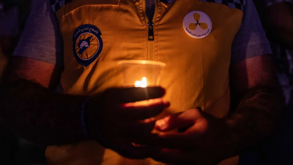 20 August 2023, Syria, Idlib: A member of the Syria Civil Defence, known as White Helmets participates in a commemoration event for the 10th anniversary of the Ghouta chemical attack. Photo: Anas Alkharboutli/dpa