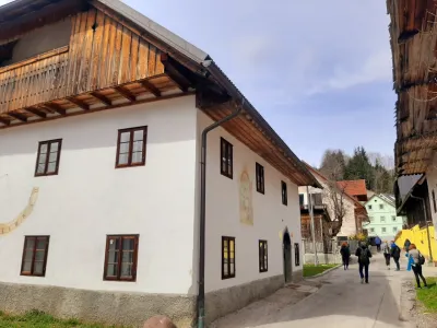 Muzej pobega v Kajžnkovi hiši je del stalne muzejske razstave in za igro uporablja muzejske eksponate in rekvizite.