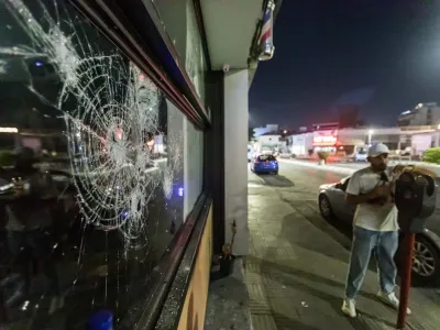 02 September 2023, Cyprus, Limassol: The store window is shattered as protesters attack a hair salon belonging to a migrant. Damages occurred during an anti-migrant protest, where police and protesters clashed. Photo: Kostas Pikoulas/ZUMA Press Wire/dpa