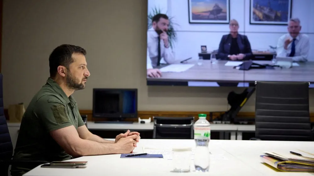 FILE PHOTO: Ukraine's President Volodymyr Zelenskiy speaks with representatives of the British defense company BAE Systems – CEO Charles Woodburn, Managing Director Gabby Costigan and Director for cooperation with Ukraine Christian Seear via video call, amid Russia's attack on Ukraine, in Kyiv, Ukraine, in this handout picture released May 30, 2023. Ukrainian Presidential Press Service/Handout via REUTERS ATTENTION EDITORS - THIS IMAGE HAS BEEN SUPPLIED BY A THIRD PARTY. MANDATORY CREDIT./File Photo