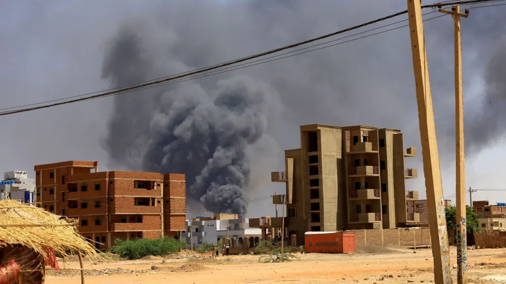 FILE PHOTO: Smoke rises above buildings after an aerial bombardment during clashes between the paramilitary Rapid Support Forces and the army, in Khartoum North, Sudan, May 1, 2023. REUTERS/Mohamed Nureldin Abdallah/File Photo