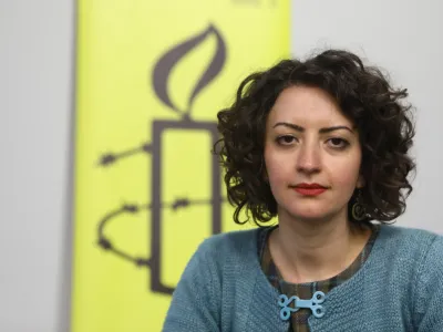 Raha Bahreini, raziskovalka globalne Amnesty International z dolgoletnimi izkušnjami s področja človekovih pravic v Iranu - 09.01.2023 – pogovor na temo Iran: ženske, življenje, svoboda, ki ga v okviru Akademije Amnesty pripravlja Amnesty Slovenje; //FOTO: Luka Cjuha