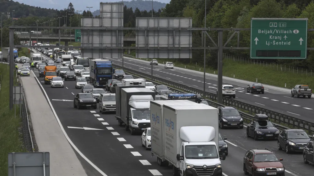 - 18.05.2023 – Ljubljanska obvoznica – prometni zastoj zaradi praznika Jezusov vnebohod v nekaterih državah<br><br> <br><br>//FOTO: Luka Cjuha