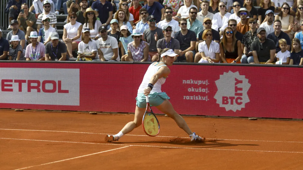 Tamara Zidanšek na Trgu republike kljub podpori navijačev v polfinalu ni bila kos turški tekmici. Foto: Luka Cjuha