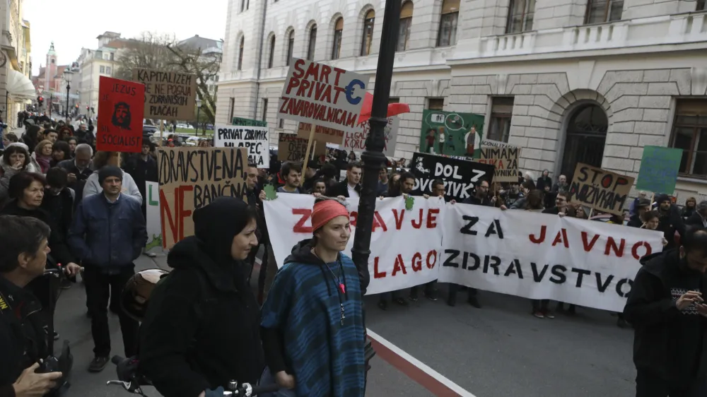 - 07.04.2023 - Protestni shod iniciative Glas ljudstva na Svetovni dan zdravja - Pohod za javno zdravstvo z Javno tribuno –zahtevali interventni zakon, v katerem predlagajo rešitve za krepitev javnega zdravstva - paket dveh zakonskih sprememb, ukinitev dopolnilnega zdravstvenega zavarovanja in predlog za pravičnejši davek - protest //FOTO: Luka Cjuha