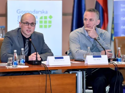 Ljubljana, GZS.<br>Okrogla miza o stanovanjski problematiki, ki jo pripravlja Zdruzenje stanovanjskih skladov.<br>Direktor GZS - Zbornice za poslovanje z nepremicninami Bostjan Udovic in predsednik Zdruzenja stanovanskih skladov pri GZS-ZPN Saso Rink.