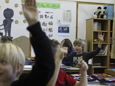 Na ministrstvu za izobraževanje menijo, da premik prihodnjih zimskih počitnic zaradi nordijskega prvenstva v Planici ne bo vplival na pedagoški proces. V združenju ravnateljev pa se bojijo, da dvojne počitnice v tako kratki časovni oddaljenosti učencem ne bodo koristile. Fotografija je simbolična.