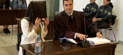 Odvetnik Rok Križanec je moral s sklepom ustavnega sodišča v zapor po svojo neupravičeno priprto klientko Tanjo Tolimir.