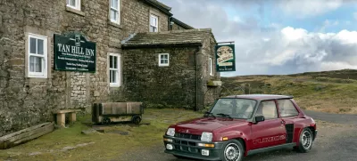 PG4RC0 Renault 5 Turbo 2 at Tan Hill Tavern highest pub 1732ft in England