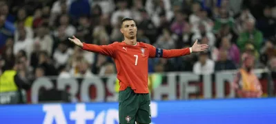 Cristiano Ronaldo je z 938 goli v članski konkurenci (800 v klubih, 138 za reprezentanco) najboljši strelec vseh časov, med drugim pa tudi edini nogometaš, ki je vsaj en gol dosegel na petih različnih svetovnih prvenstvih. Prihodnje leto bi ga lahko še na šestem. / Foto: Ap