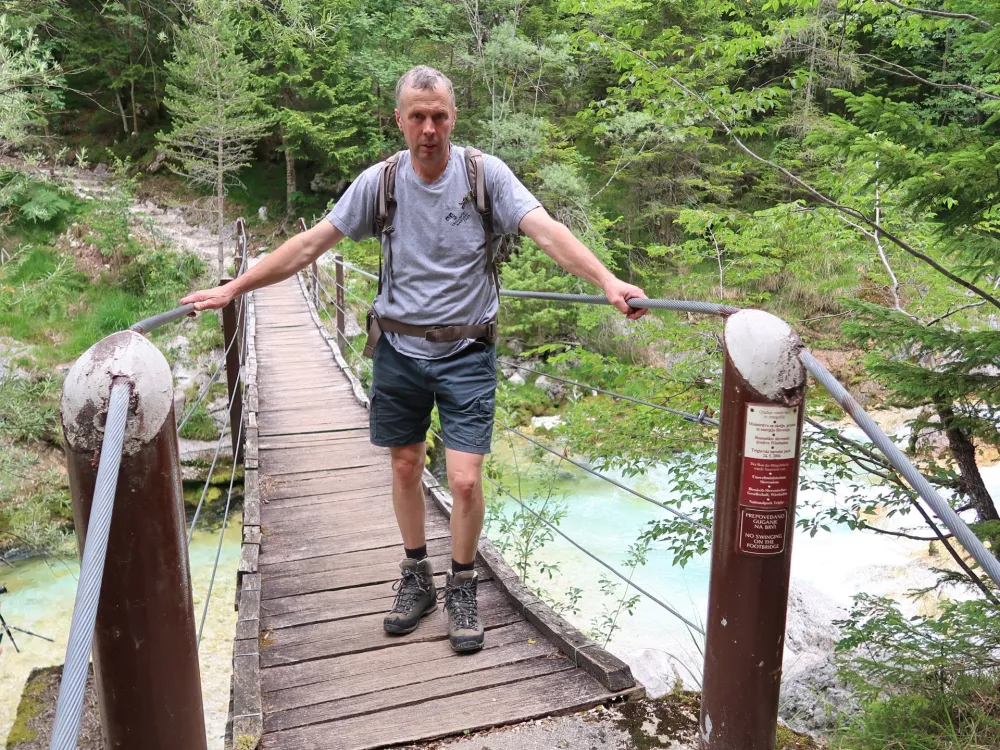 ﻿Edvin Kravanja, vodnik v TNP, Triglavski narodni park, 2021- 40. obletnica ustanovitve, Trenta, Soška pot, Soča, pohodniki, Posočje / Foto: Nataša Bucik Ozebek