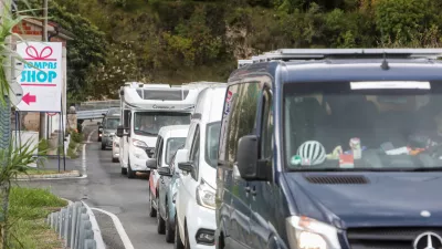 - kolona na meji- mejni prehod Dragonja - slovensko-hrvaška meja- policija izvaja selektivni nadzor za vse, ki vstapojo iz Hrvaške. - 2110.2023 – ponovni začasni nadzor na mejnih prehodih - uvedba deset dnevnega nadzora na mejah s Hrvaško in Madžarsko - 12 kontrolnih točk na hrvaški in dve na madžarski meji - //FOTO: Bojan Velikonja