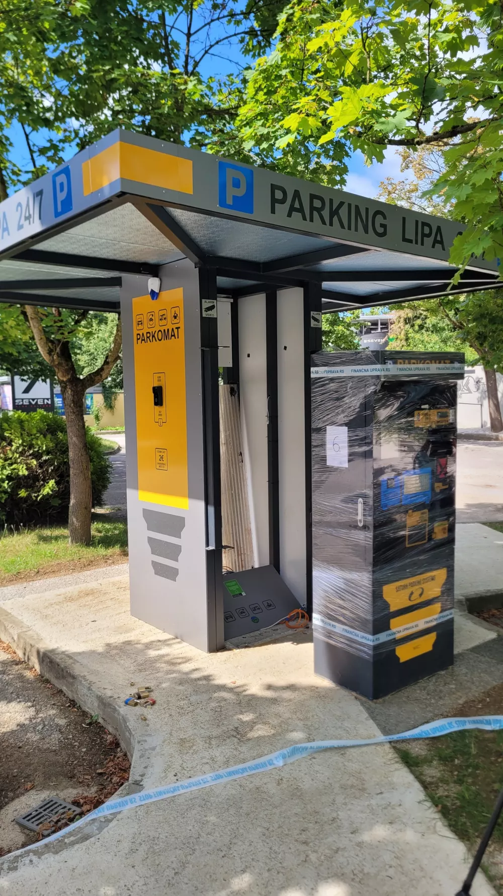 Kaos na posestvu nekdanje Lipe, na črno zaračunavajo tudi parkirnino pohodnikom