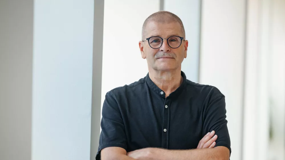 Miha Kovač na uradni sliki, ki jo je ustvaril Nebojša Tejič... / Foto: Nebojša Tejič