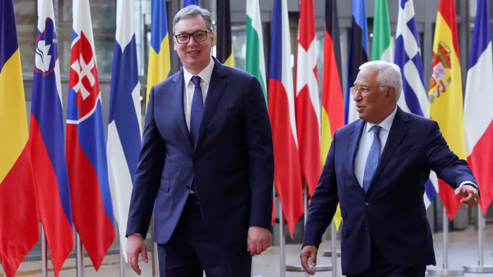 Serbian President Aleksandar Vucic walks European Council President Antonio Costa, in Brussels, Belgium November 4, 2025. REUTERS/Yves Herman