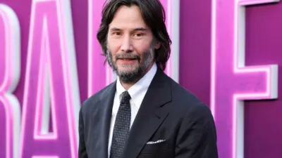 Keanu Reeves, časovna zanka in morski psi