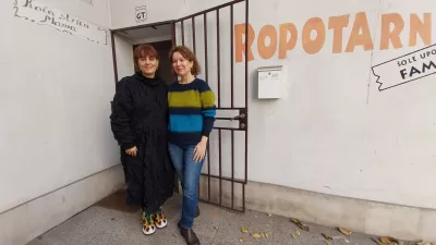 Nika Ravnik in Martina Obid Mlakar vabita, da ju obiščete na Dvorišču oblikovalcev na Gornjem trgu v Ljubljani. Foto: Vesna Levičnik