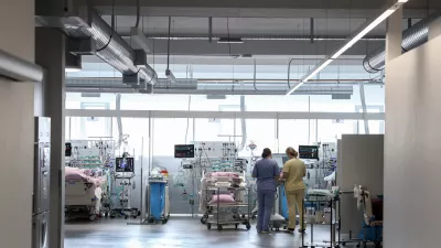 - simbolična fotografija - zdravstvo, zdravnik, medicinska sestra, medicinsko osebje, pacient, bolnica, bolnišnica- 12.03.2025 - ministrica za zdravje Valentina Prevolnik Rupel si je na delovnem obisku v Univerzitetnem kliničnem centru (UKC) ogledala tekoče investicije//FOTO: Jaka Gasar