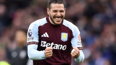 Soccer Football - Premier League - Aston Villa v Arsenal - Villa Park, Birmingham, Britain - December 6, 2025 Aston Villa's Emiliano Buendia celebrates after the match REUTERS/David Klein EDITORIAL USE ONLY. NO USE WITH UNAUTHORIZED AUDIO, VIDEO, DATA, FIXTURE LISTS, CLUB/LEAGUE LOGOS OR 'LIVE' SERVICES. ONLINE IN-MATCH USE LIMITED TO 120 IMAGES, NO VIDEO EMULATION. NO USE IN BETTING, GAMES OR SINGLE CLUB/LEAGUE/PLAYER PUBLICATIONS. PLEASE CONTACT YOUR ACCOUNT REPRESENTATIVE FOR FURTHER DETAILS..