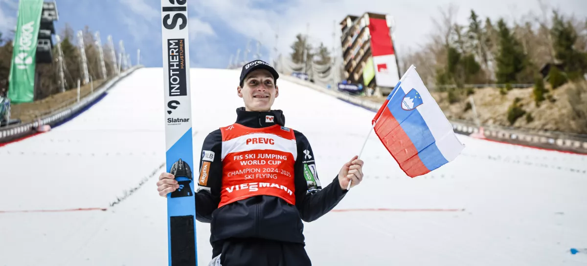 Planica.Posamicna tekma in razglasitev zmagovalcev sezone v skupnih sestevkih FIS svetovnega pokala v smucarskih skokih in smucarskih poletih ter v pokalu narodov.Novi svetovni rekorder in dobitnik malega globusa v poletih Domen Prevc. / Foto: Anze Malovrh/sta