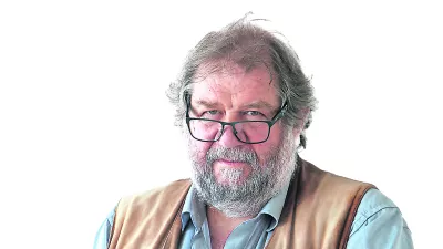 14.06.2017 - Ervin Hladnik Milhar&Auml;i&Auml;, kolumnist- Dnevnik 2017 - portreti za komentarje in kolumne - kolumnisti - novinarji - novinar//FOTO: Toma&Aring;&frac34; Skale ------PERMANENT !!!COLOR za kolumno