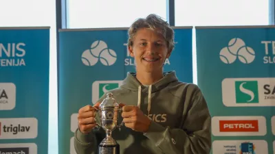 žiga &scaron;e&scaron;ko - novinarska konferenca zmagovalca mladinskega grand slama v Avstraliji Žige &Scaron;e&scaron;ka. foto luka cjuha