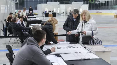 - 07.05. 2025 - predčasne volitve - referendum - voli&scaron;če Omnia//FOTO: Jaka Gasar