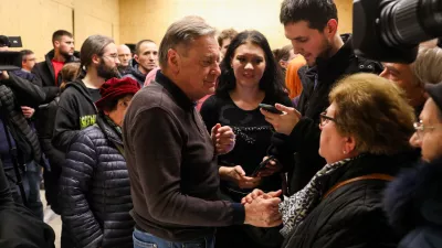 - Zoran Janković, Župan Mestne Občine Ljubljana.- Odvetnica iz pisarne Zaletel,- 29.01.2026. - Terenski sestanek Župana MOL s prebivalci &Scaron;tepanjskega naselja zaradi spremenjenega režima parkiranja v naselju.&Scaron;tepanjsko naselje, parkiranje, pomanjkanje parkiri&scaron;č.//FOTO: Bojan Velikonja