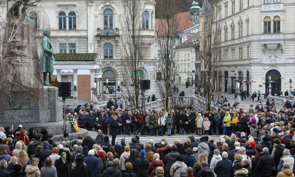 8.2.2026 - 40. tradicionalni recital Pre&scaron;ernove poezije ZDUS. Branje poezije. Pre&scaron;ernov trgKulturni praznikFoto: Luka Cjuha