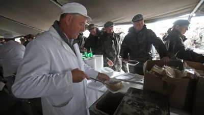 kuhanje golaža- Dan SV - Slovenska vojska 2011 - slovesnost ob 20-letnici delovanja vojske v samostojni Republiki Sloveniji - Cerklje ob Krki   FOTO; Matej Pov&scaron;e