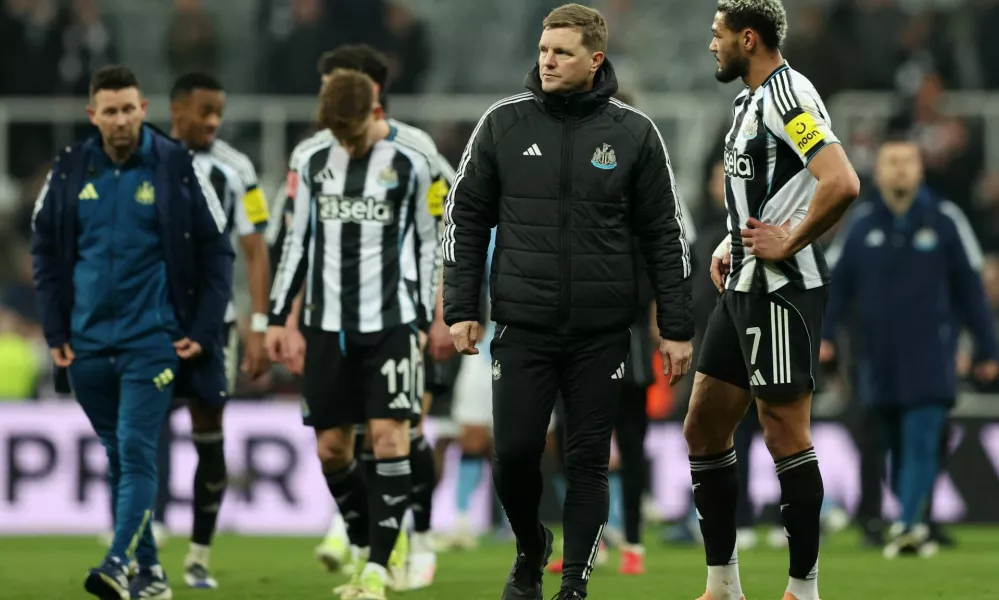 Soccer Football - FA Cup - Fifth Round - Newcastle United v Manchester City - St James' Park, Newcastle, Britain - March 7, 2026 Newcastle United's Joelinton and Newcastle United manager Eddie Howe look dejected after the match REUTERS/Scott Heppell