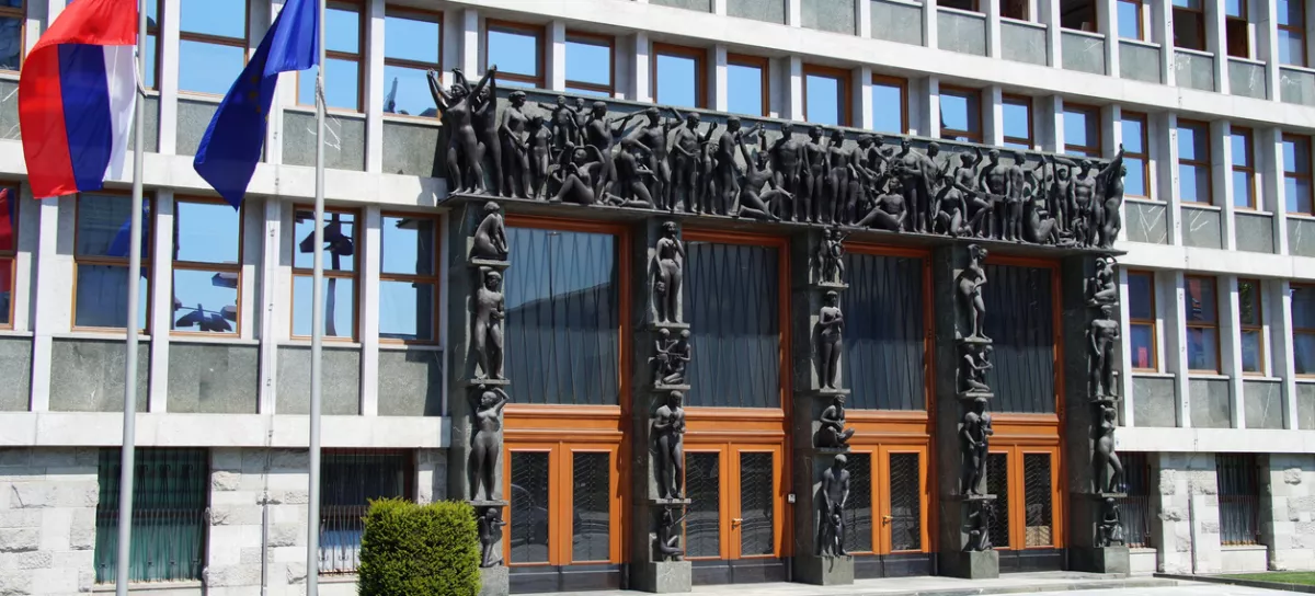 Ljubljana, Republic of Slovenia - August 5, 2017: Building of the National Assembly of the Republic of Slovenia (Slovenian Parlement). / Foto: Jarretera Getty Images