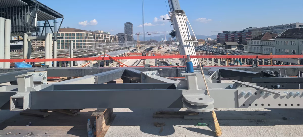 Ljubljana, zelezniska postaja Ljubljana.Ministrica za infrastrukturo Alenka Bratusek si je v okviru vladnega obiska Mestne obcine Ljubljana ogledala potek gradbenih del na glavni zelezniski postaji v Ljubljani. / Foto: Rok Bizjak/sta