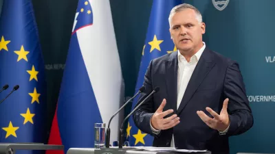 Ljubljana, vlada.Novinarska konferenca po seji vlade, na kateri je sodeloval minister za okolje, podnebje in energijo Bojan Kumer.