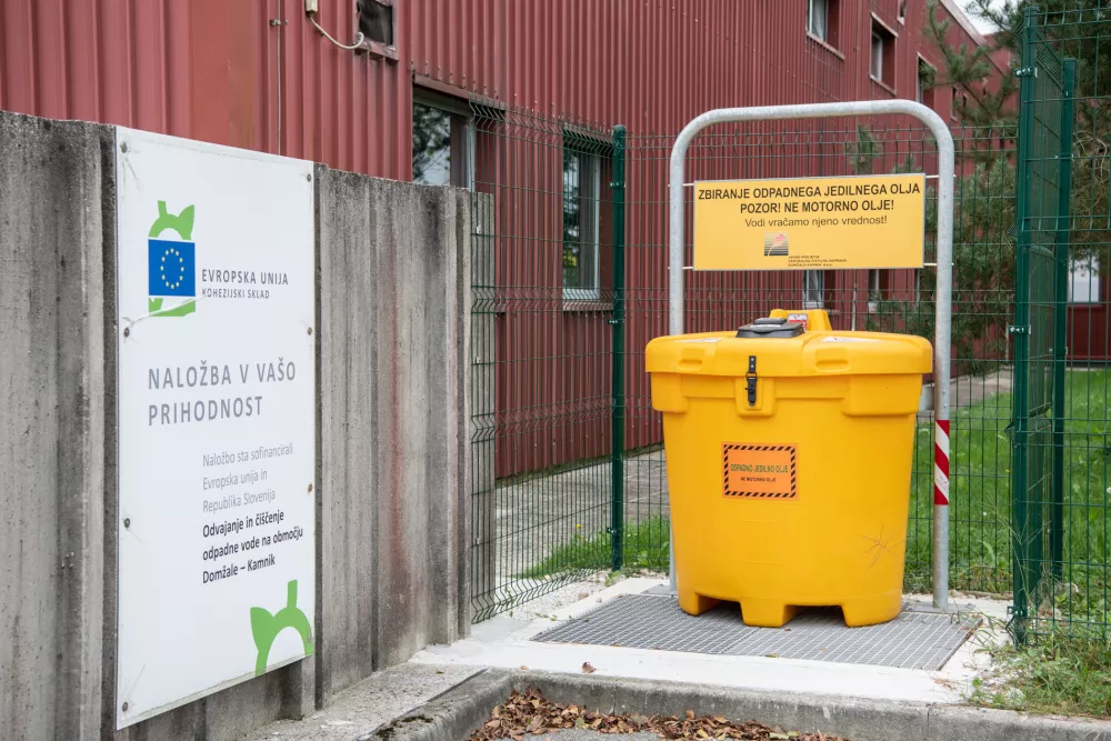 Zbiralnik za odpadno jedilno olje pri CČN Domžale / Foto: Klemen Razinger