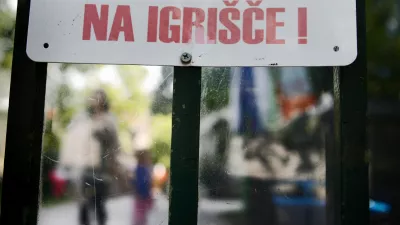 ilustrativna fotografijavrtec, star&scaron;i, otroci, igri&scaron;če//foto: Bojan Velikonja