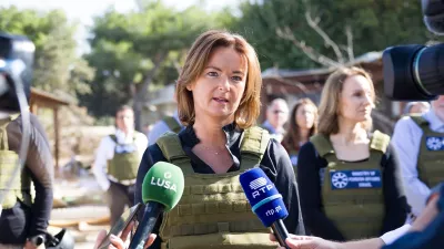 Izrael.Zunanja ministra Slovenije Tanja Fajon in Portugalske Joao Gomes Cravinho sta na obisk v Izrael prisla na dan, ko se je zacelo stiridnevno premirje na obmocju Gaze.