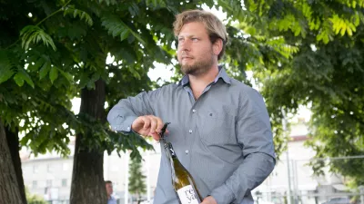 Edvard Reya: Tujina ni več obljubljena dežela, če se tako izrazim. Če vina prodaja&scaron; v tujino, mora&scaron; imeti zadostne količine. Nekaj kartonov se ne splača voziti v tujino. F osebni arhiv