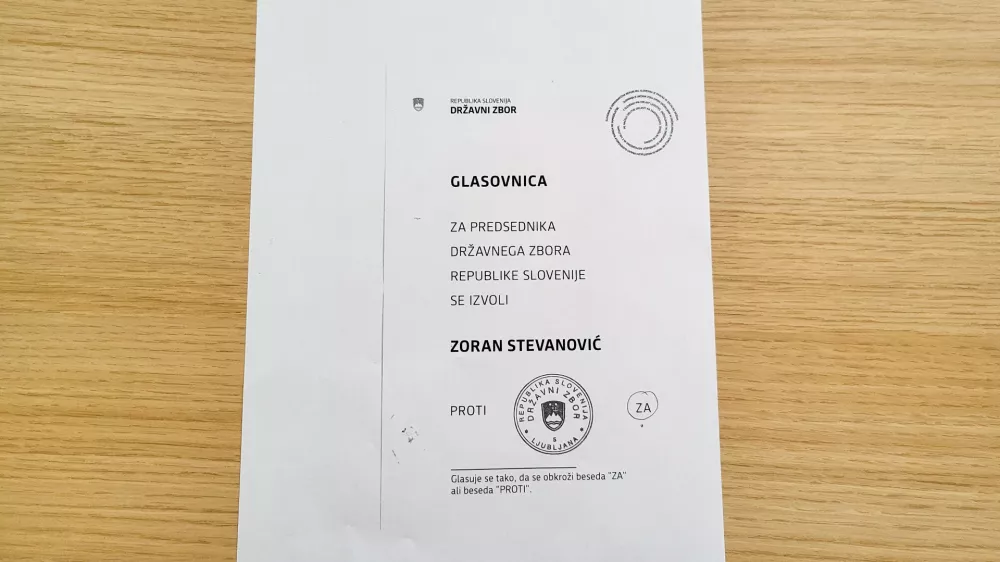 Ljubljana, DZ.Oznacena glasovnica s tajnega glasovanja o imenovanju Zorana Stevanovica za predsednika DZ.Foto: STA