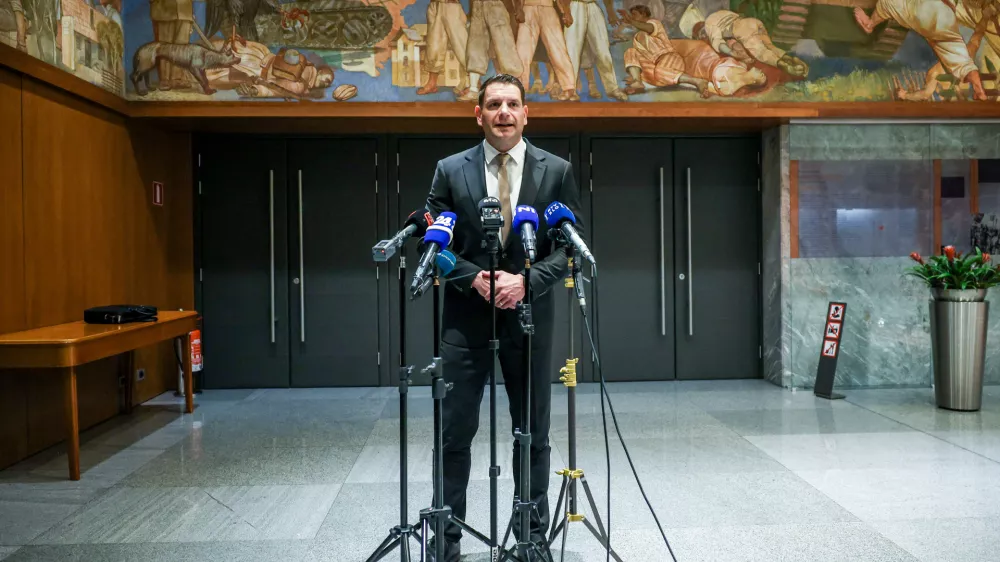 Ljubljana, DZ.Izjava za medije predsednika DZ Zorana Stevanovica.