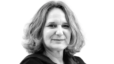 Mateja A Hrastar- Redakcija Dnevnik 2024 - portreti za komentarje in kolumne - kolumnisti - komentatorji &ndash; novinarji - portret //FOTO: Luka Cjuha