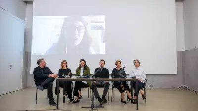Ljubljana, avditorij Moderne galerije.Novinarska konferenca pred odprtjem paviljona Slovenije na 61. umetnostni razstavi La Biennale di Venezia.