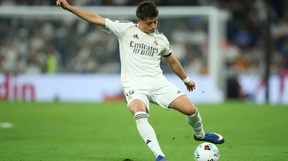 Soccer Football - LaLiga - Real Madrid v Deportivo Alaves - Santiago Bernabeu, Madrid, Spain - April 21, 2026 Real Madrid's Arda Guler in action REUTERS/Isabel Infantes