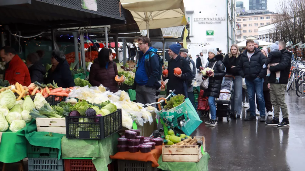 23.12.2025 - praznični nakupitržnica, zelje, sarmeFoto: Tomaž Skale