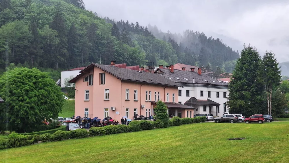 Zdravstvena postaja Cerkno, čakajoči na zdravnika / Foto: Ermin Oblak